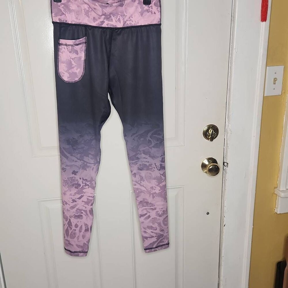 Swampbuck pink and gray camo leggings women's size M